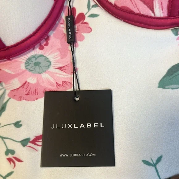 Jluxlabel floral suit. - Picture 5 of 5